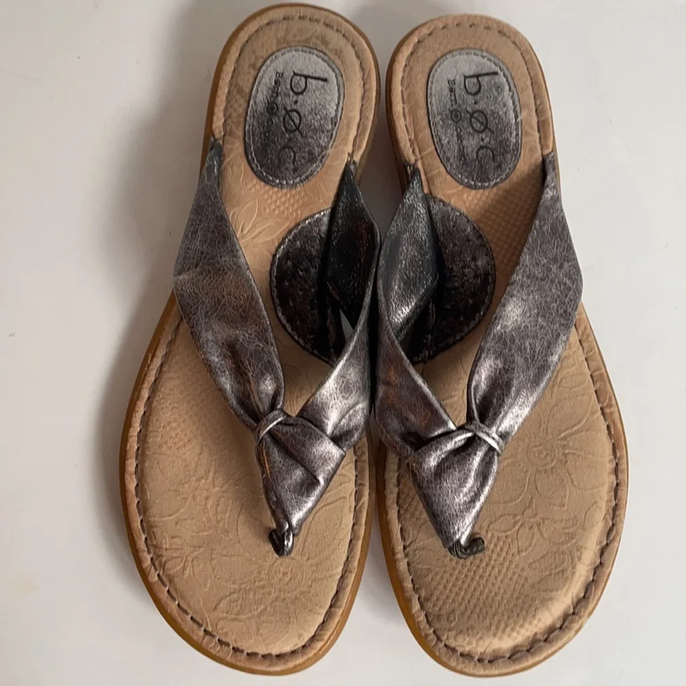 b.o.c. Born Concepts metallic leather cushioned footbed sandals size 8 - Picture 4 of 7
